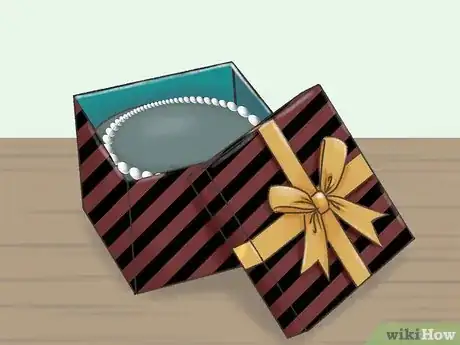 Imagen titulada Attract a Leo Woman As a Sagittarius Man Step 8