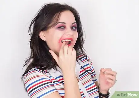 Imagen titulada Do Vampire Makeup Step 10