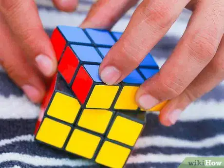 Imagen titulada Play With a Rubik's Cube Step 5