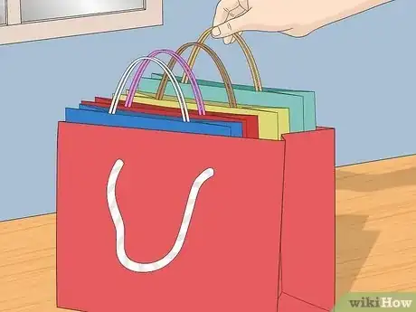 Imagen titulada Store Gift Bags Step 9