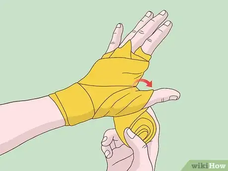 Imagen titulada Wear Hand Wraps Step 7