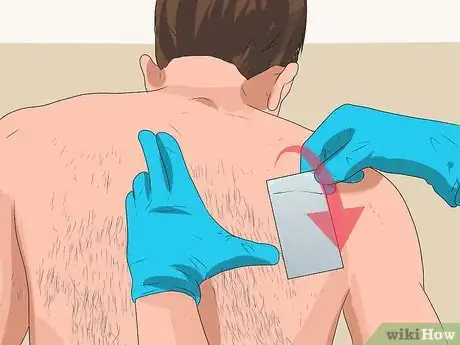 Imagen titulada Get Rid of Back Hair Step 18