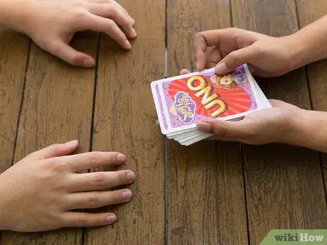 Imagen titulada Deal Cards for Uno Step 4
