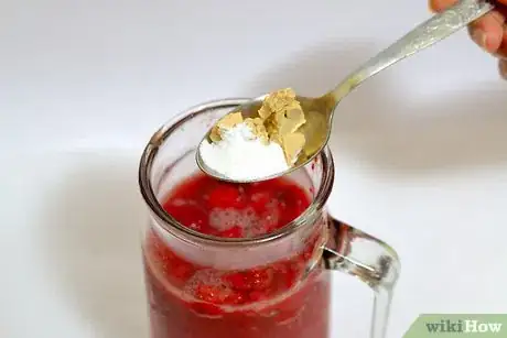 Imagen titulada Make Strawberry Wine Step 6