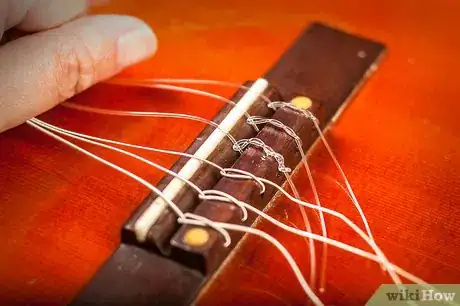 Imagen titulada Change Classical Guitar Strings Step 4Bullet5