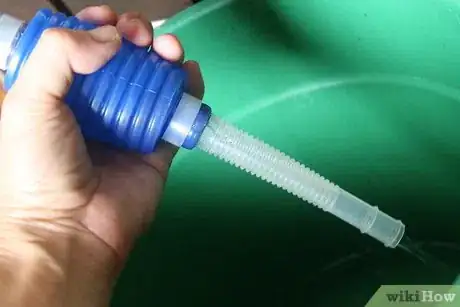 Imagen titulada Start a Siphon (Fish Tank) Step 11