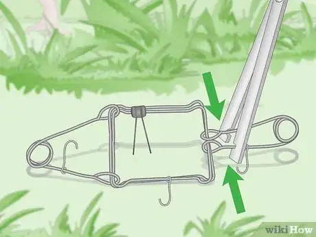 Imagen titulada Set a Conibear Trap Step 5