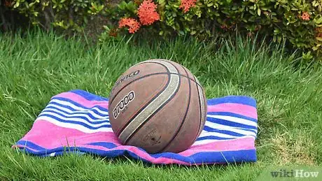 Imagen titulada Clean a Basketball Step 11