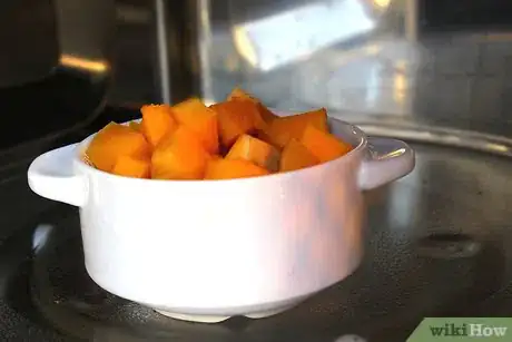 Imagen titulada Cook Butternut Squash in the Microwave Step 14