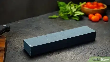 Imagen titulada Sharpen a Knife With a Stone Step 2