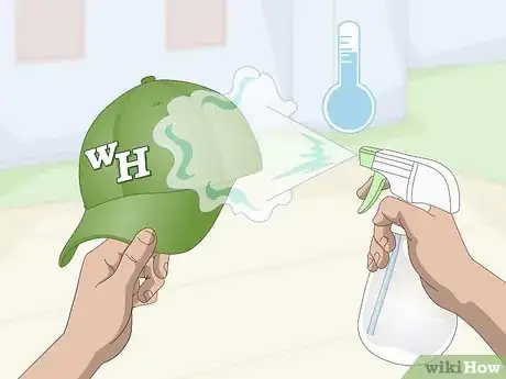 Imagen titulada Shrink a Hat Step 1