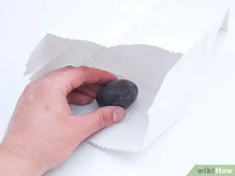 Imagen titulada Ripen a Plum Step 1