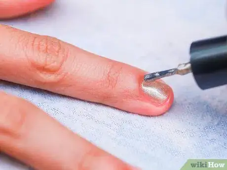 Imagen titulada Keep Nail Polish from Chipping Step 6
