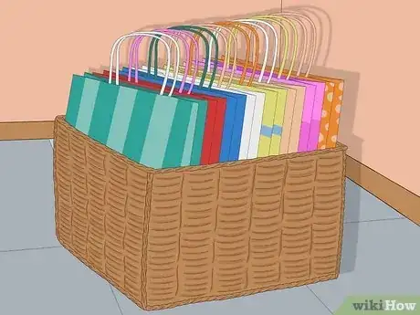 Imagen titulada Store Gift Bags Step 2