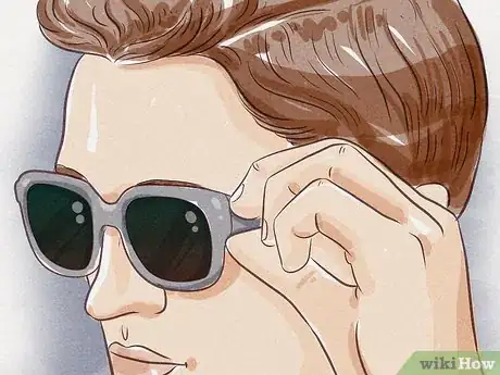 Imagen titulada Tell if Sunglasses Are Polarized Step 2