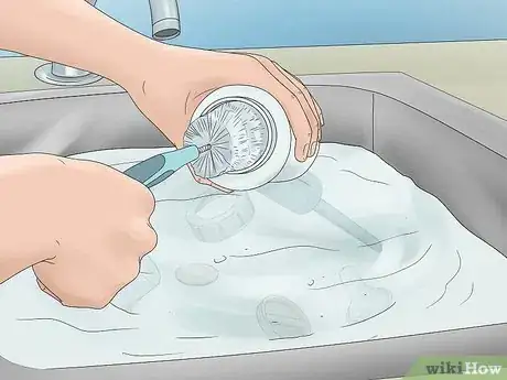 Imagen titulada Clean Dr Brown Bottles Step 4