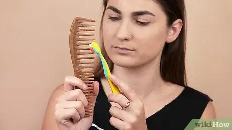 Imagen titulada Comb Long Hair Step 16