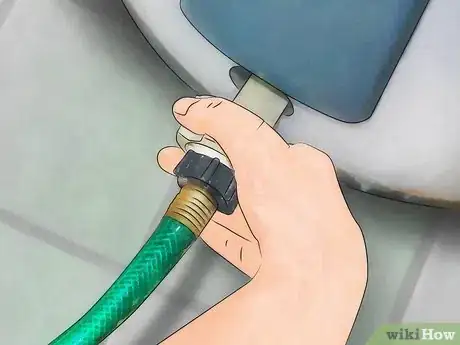 Imagen titulada Get Emergency Drinking Water from a Water Heater Step 3