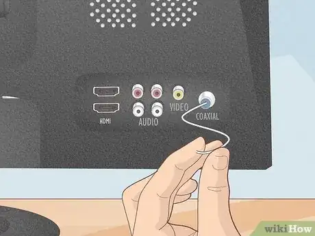 Imagen titulada Make a TV Antenna with a Coat Hanger Step 5