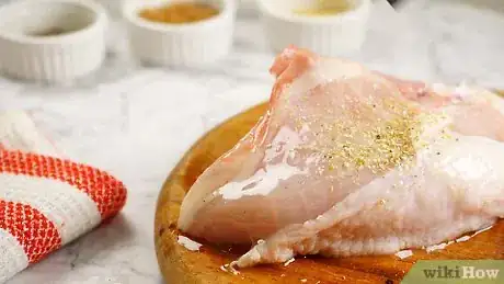Imagen titulada Season Chicken Step 16
