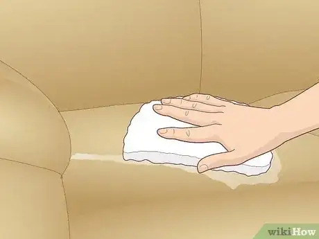 Imagen titulada Get a Stain out of a Microfiber Couch Step 7