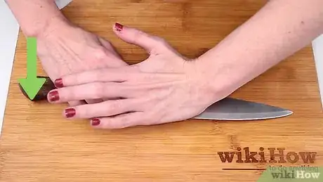 Imagen titulada Crush Garlic Step 4