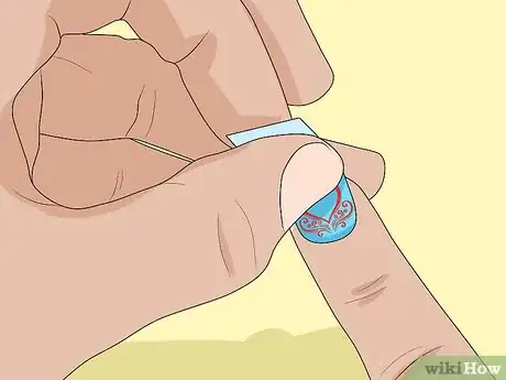Imagen titulada Apply Waterslide Decals Step 11