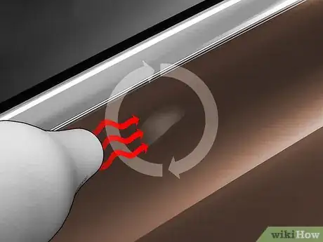 Imagen titulada Get Glue off a Car Step 4
