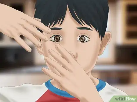 Imagen titulada Put Contact Lenses in Your Child's Eyes Step 4