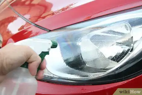 Imagen titulada Brighten Your Car's Yellowing Headlights Step 6