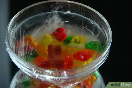 Imagen titulada Make Vodka Gummy Bears Step 3