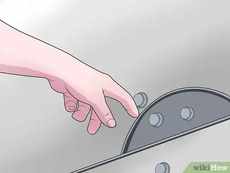 Imagen titulada Change the Oil in a Lawn Mower Step 3