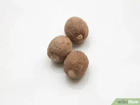 Imagen titulada Grate Nutmeg Step 2