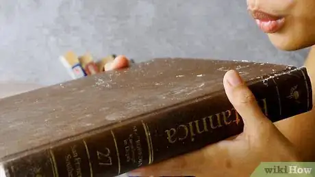 Imagen titulada Clean Old Books Step 1
