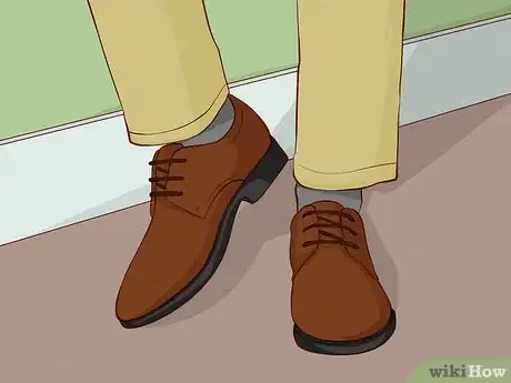 Imagen titulada Keep Dress Shoes from Creasing Step 1