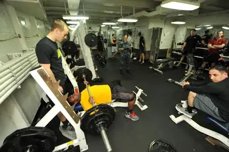 Imagen titulada Flickr_ _Official_U.S._Navy_Imagery_ _A_Sailor_competes_for_first_place.