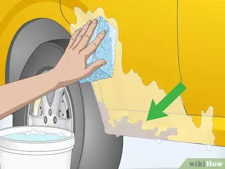 Imagen titulada Touch Up Car Paint Step 1