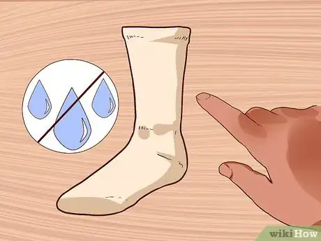Imagen titulada Buy Socks That Are Good for Your Feet Step 4