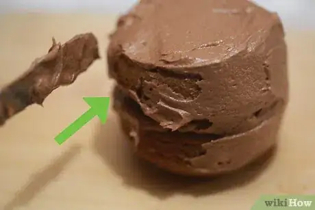 Imagen titulada Frost a Double Layer Cake Step 6