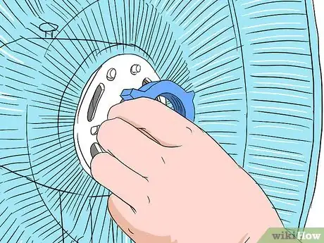 Imagen titulada Clean An Oscillating Round Fan Step 5