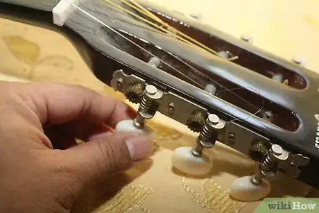 Imagen titulada Take Care of a Guitar Step 5Bullet1