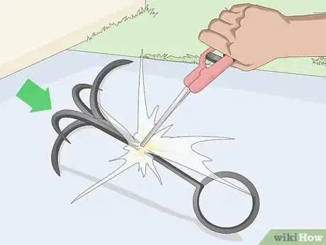 Imagen titulada Make a Grappling Hook Step 19