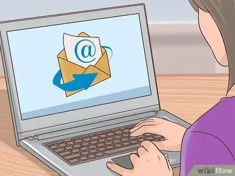 Imagen titulada Not Miss Your Partner in a Long Distance Relationship Step 4