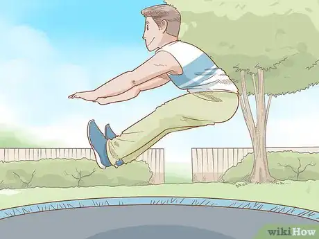 Imagen titulada Do Trampoline Tricks Step 3