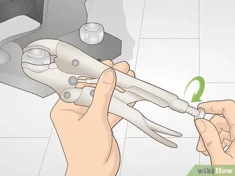 Imagen titulada Remove a Rounded Nut Step 3
