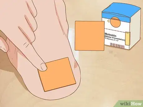 Imagen titulada Apply Different Types of Bandages Step 21