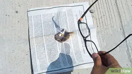 Imagen titulada Create Fire With a Magnifying Glass Step 9