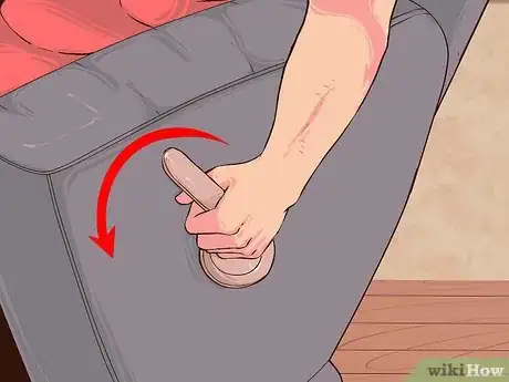 Imagen titulada Adjust a Recliner Chair Step 4