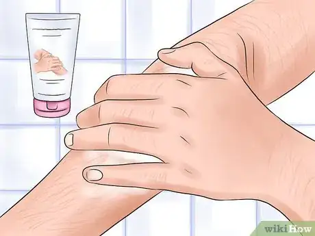 Imagen titulada Shave Your Arms Step 5