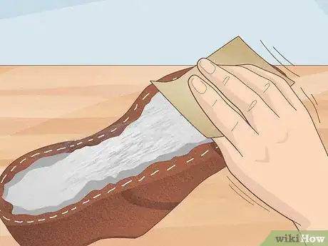 Imagen titulada Repair a Shoe Sole Step 3
